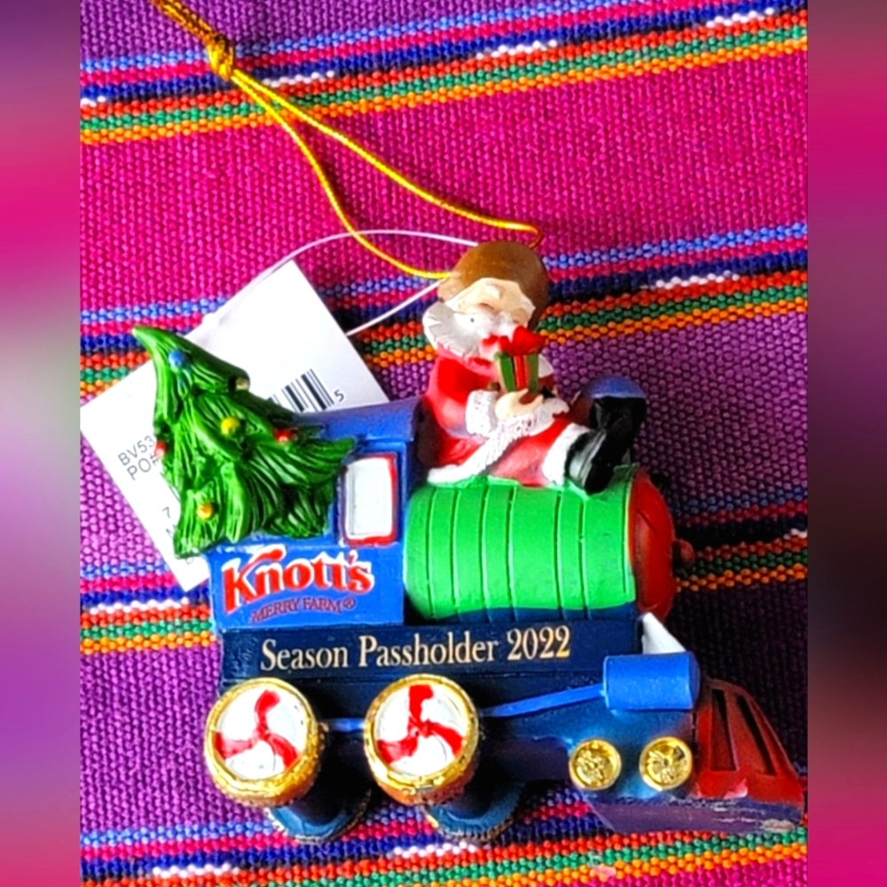 Knott's berry farm pass holder ornament 2022